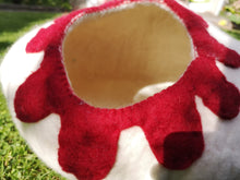Load image into Gallery viewer, Luxury Himalayan Felt Wool Handmade Cat Cave