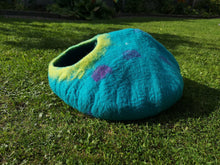 Load image into Gallery viewer, Luxury Himalayan Felt Wool Handmade Cat Cave